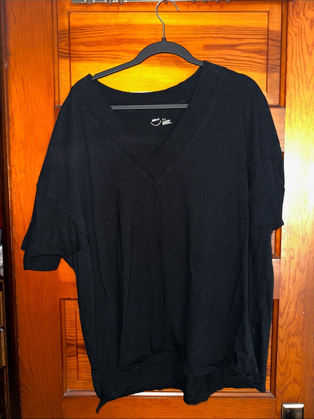 Aerie Women’s oversized Black V-Neck Short Sleeve Shirt